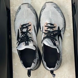 Brooks Levitate Running Shoes - Black & White